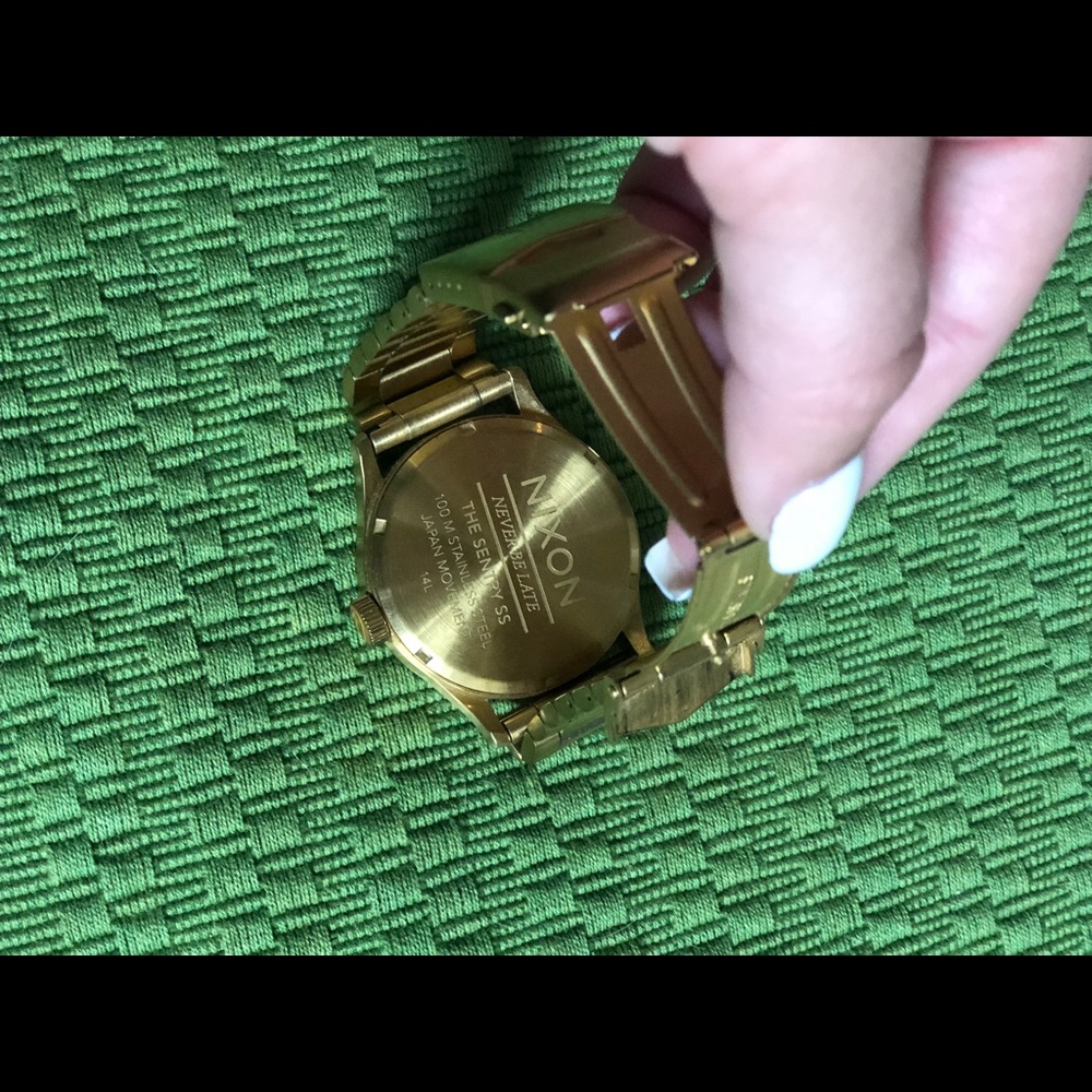 Nixon century as gold men’s watch - Picture 2 of 4